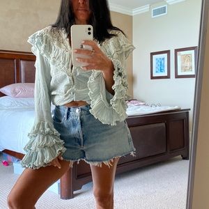 JENS PIRATE BOOTY BELL SLEEVES LINEN TOP WITH MOTHER OF PEARL BUTTONS!